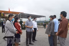 Provincias vietnamitas y laosianas mejoran coordinación en lucha contra el COVID-19