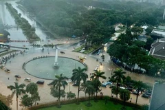 Lluvias torrenciales inundan la capital de Indonesia