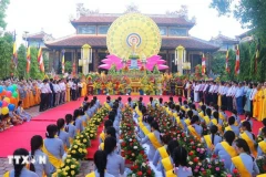 Escena de la celebración del cumpleaños de Buda de 2566 en el Templo ancestral de Tu Dam, ciudad de Hue. (Foto: VNA)