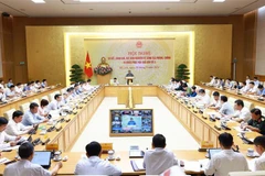 El primer ministro Pham Minh Chinh preside una conferencia para resumir el trabajo de prevención, lucha y superación de las consecuencias de la tormenta Yagi (Fuente: VNA)