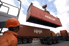 Las actividades aduaneras que impulsan las exportaciones e importaciones (Foto: Vietnam+) 