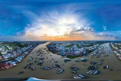 El mercado flotante de Cai Rang, en la ciudad de Can Tho, en el delta del Mekong, se sitúa en el río Hau (Foto: onetouchmedia.vn)