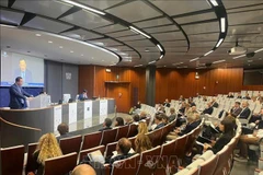 El embajador vietnamita en Roma, Duong Hai Hung, habla en el foro (Fuente: VNA)