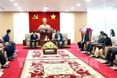 Dirigentes de la provincia de Binh Duong trabaja con una delegación del distrito de Seo Daemun, Seúl, Corea del Sur. (Foto: VNA)