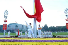 El izamiento de bandera en la plaza de Ba Dinh, Hanoi (Fuente: VNA)