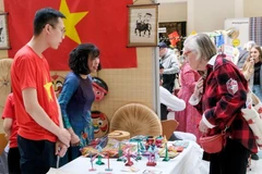 En el stand de la embajada de Vietnam en Dinamarca (Fuente: nhandan.vn)