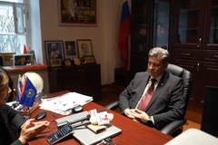 El profesor Valdimir Kolotov, director del Instituto Ho Chi Minh, de la Universidad Nacional de San Petersburgo, en la entrevista con la VNA (Fuente: VNA)