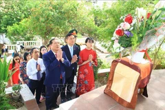 La ceremonia de ofrenda de flores en Argelia (Fuente: VNA)