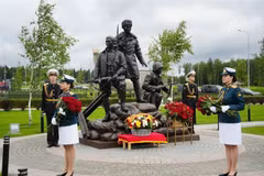El monumento para conmemorar a los soldados voluntarios internacionales de Vietnam que participaron en la Gran Guerra Patria (1941-1945). (Fuente: VNA)