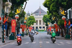 Coloridas calles de Hanoi dan bienvenida a la Revolución de Agosto y el Día Nacional