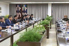 En la reunión entre el coronel general Tran Quoc To, y el teniente general Lázaro Alberto Álvarez Casas (Fuente: VNA)