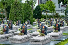 Cementerio de los Mártires de Dien Bien recibe significativas visitas en mayo
