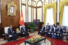 En el encuentro entre el presidente de Vietnam, To Lam, y el embajador de la India en el país, Sandeep Arya. (Fuente: VNA)