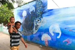 [Fotos] Pinturas murales ayudan a mejorar conciencia pública en isla vietnamitas 