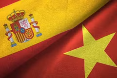 Presidente de la Asamblea Nacional de Vietnam felicita a España por la Fiesta Nacional