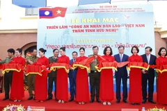 Exposición estrecha los lazos entre Policías Populares de Laos y Vietnam 