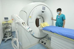 Ponen en marcha nuevo hospital para tratamiento del COVID-19 en Hanoi