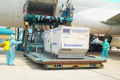 Llegan más dosis de vacuna AstraZeneca a Vietnam