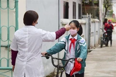 Estudiantes de provincia vietnamita vuelven a la escuela tras restricciones por el COVID-19