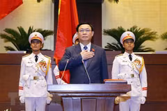 Presidente del Parlamento vietnamita recibe felicitación de su homólogo cubano