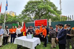 Vietnamitas en Mozambique contribuyen al Fondo Nacional de vacunas contra el COVID-19