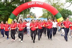  Miles de personas participan en Carrera Olímpica por la salud pública en Hanoi
