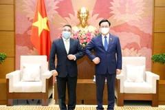 Presidente de la Asamblea Nacional de Vietnam recibe al embajador de Filipinas