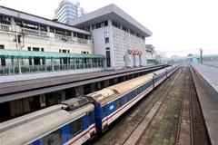 Proponen priorizar inversión en dos tramos de ferrocarril expreso Norte-Sur en Vietnam 