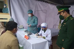 Fuerzas militares de Vietnam y Laos brindan atención médica a pobladores en zonas limítrofes