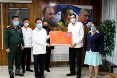 Llegan a Cuba mensaje de felicitación y obsequio de Vietnam por éxito de VIII Congreso partidista