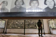 Digitalizan más de 60 mil documentos del Museo camboyano del Genocidio Tuol Sleng