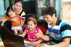 Abierta en Vietnam exposición sobre felicidad familiar 