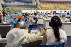 Ciudad Ho Chi Minh completa ronda de primera dosis de vacunas contra el COVID-19 