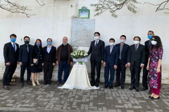 Embajada vietnamita rinde homenaje póstumo a periodistas argelinos caídos en Vietnam