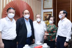 Felicitan a destacados docentes vietnamitas en ocasión del Día Nacional del Maestro