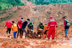 Indonesia registra al menos cuatro muertos por deslizamiento de tierra