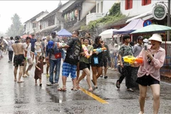 Laos refuerza medidas de seguridad vial durante festival Bunpimay