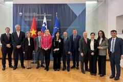 Robustecen vínculos entre Vietnam y Eslovenia 