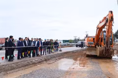 Premier vietnamita inspecciona proyectos clave en provincia de Hai Duong