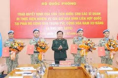 Vietnam envía otros cuatro oficiales a misiones de paz de ONU