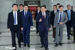 Presidente del Parlamento vietnamita visita Zona de Libre Comercio de Shanghái
