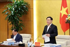 Titular del Parlamento preside reunión sobre proyecto legal y planes de desarrollo de Hanoi
