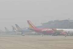 Espesa niebla provoca retrasos de vuelos en aeropuerto de Noi Bai de Hanoi