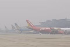 Espesa niebla provoca retrasos de vuelos en aeropuerto de Noi Bai de Hanoi