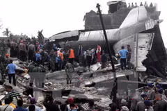 Trece muertos tras accidente del avión militar en Indonesia