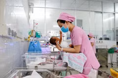 Vietnam todavía tiene mucho trabajo por hacer para garantizar un desarrollo poblacional sostenible. (Foto: thanhnien.vn)