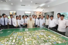 El secretario general del Partido Comunista de Vietnam Nguyen Phu Trong visita el Parque Industrial Vietnam-Singapur I (VSIP I) en la provincia de Binh Duong, el 13 de abril de 2013. (Foto: VNA)