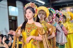 Espectáculo de moda honra y promueve valores culturales tradicionales de Vietnam 