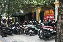 Estacionamiento afuera del Hospital Central de Obstetricia. (Foto: VNA)