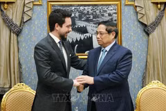 El primer ministro de Vietnam, Pham Minh Chinh, y el príncipe heredero de Jordania, Al Hussein bin Abdullah II. (Fuente: VNA)